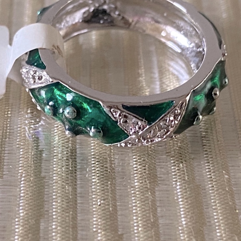 GREEN ENAMEL TRAVEL FASHION RING - Picture 7 of 9